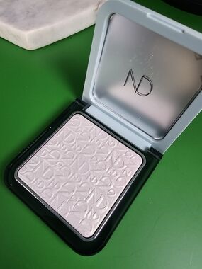 Natasha Denona Luminous Highlighter Powder — Pale Pink